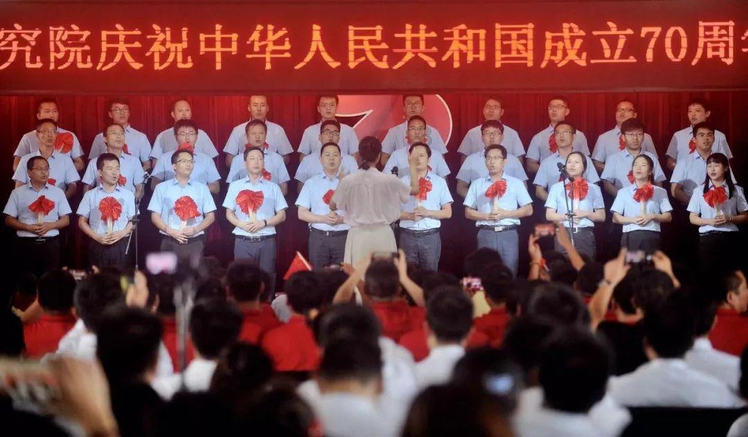 逃出足球场